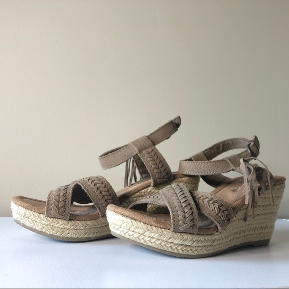 Minnetonka Naomi Ankle Strap Sandal - Picture 1 of 4